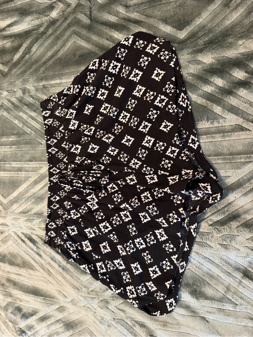 Joe B Black and White Patterned Women’s Shorts